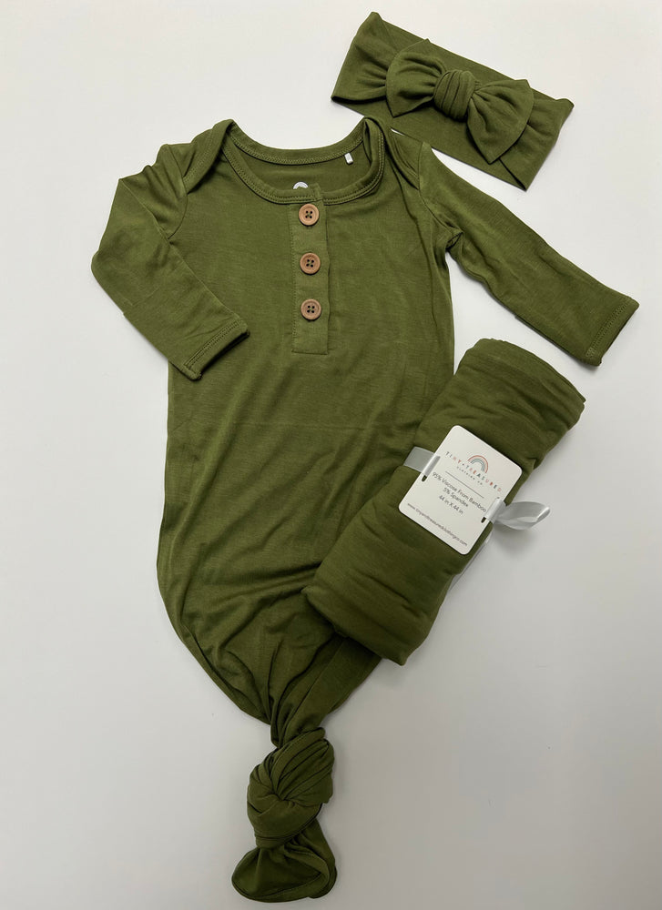 
            
                Load image into Gallery viewer, Olive Green Newborn Essential Bundle (Headband)
            
        