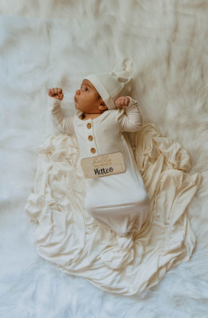 
            
                Load image into Gallery viewer, Soft White Newborn Essential Bundle (Hat)
            
        