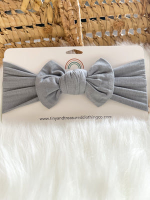 
            
                Load image into Gallery viewer, Grey knot Headband
            
        